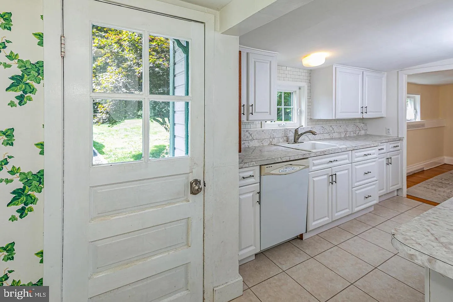 2 bed, 1.0 bath, $2,400 — Photo 4