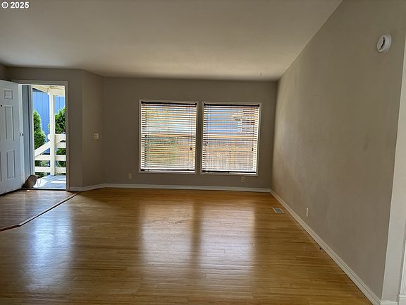 3rd image of 18345 NE Glisan St Unit 2