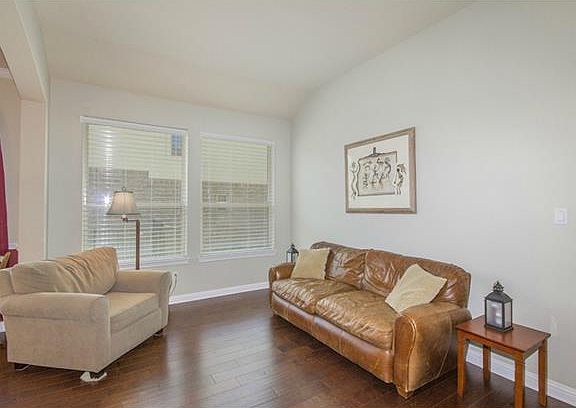 5th image of 220 Bellagio Dr