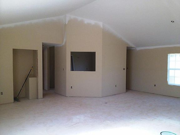 3rd image of 1320 Tomahawk Dr
