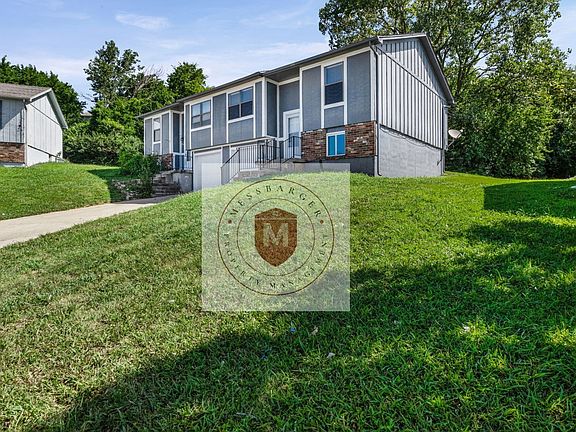 4th image of 425 Castle Dr