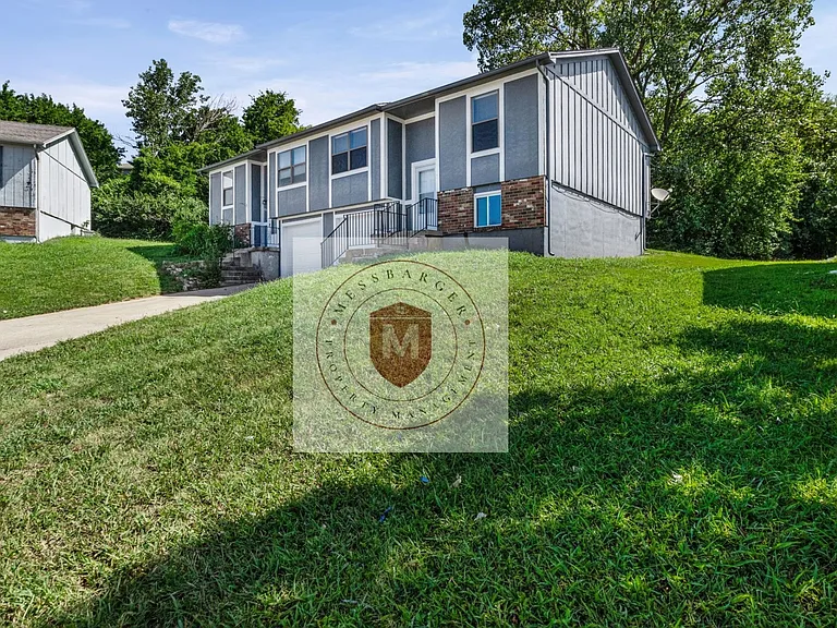 425 Castle Dr — Photo 4