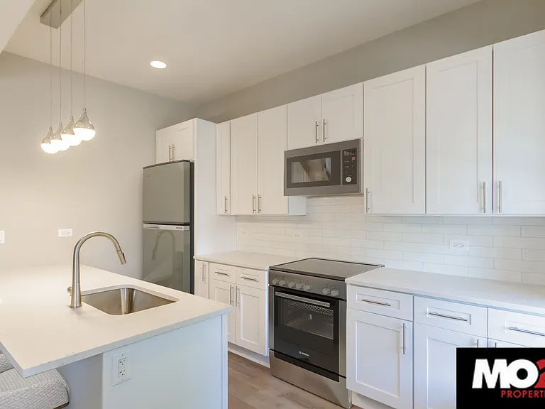 818 N Oakley Blvd #2F — Photo 8