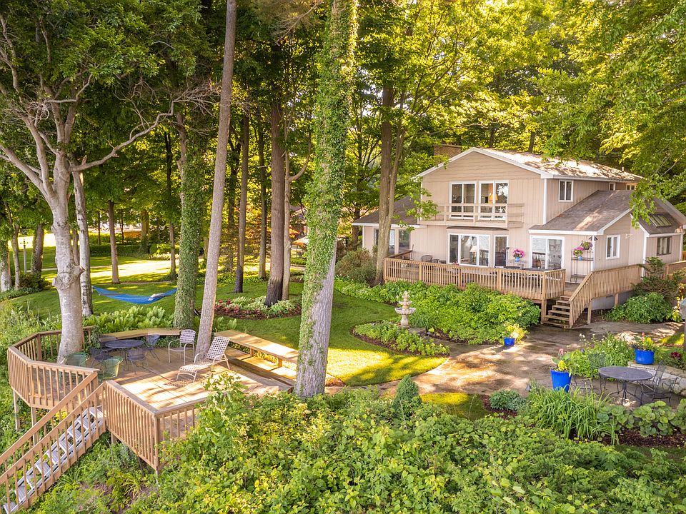 1st image of 3821 N Lakeshore Dr