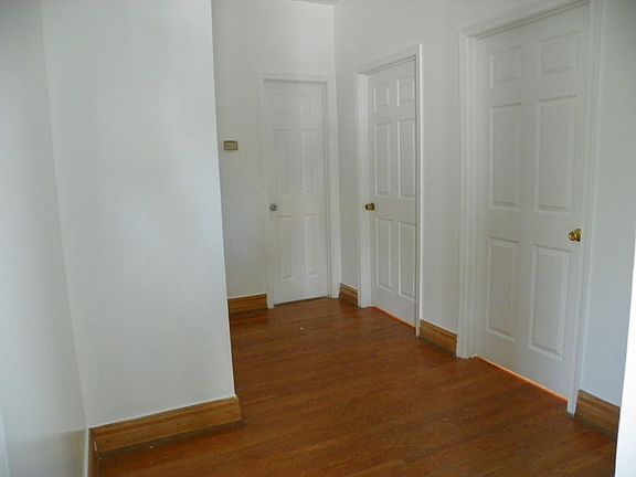 5th image of 4806 52nd Ave