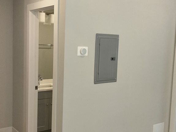 5th image of 437 W Belden Ave #2