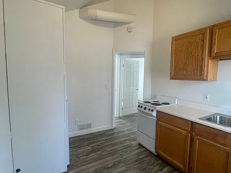 1214 Remington St — Photo 4