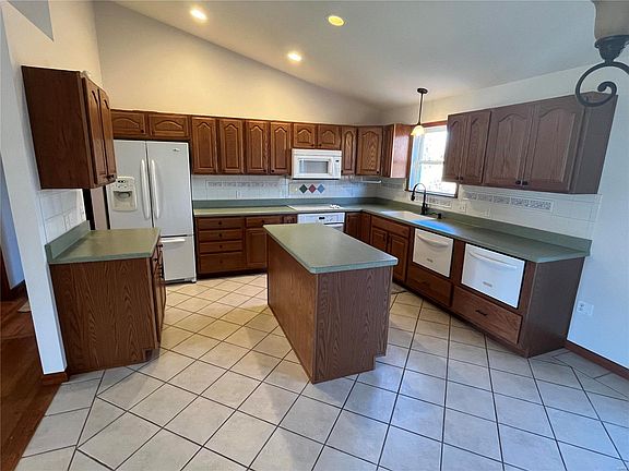 2nd image of 35 Chinkapin Ct