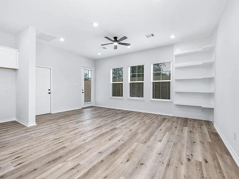 2716 Spence St — Photo 13