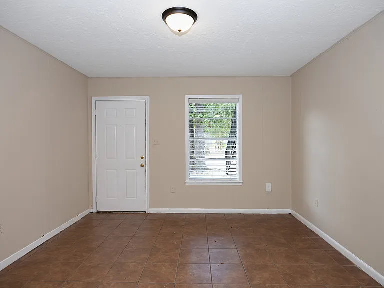 1604 N Roberson St #B — Photo 9