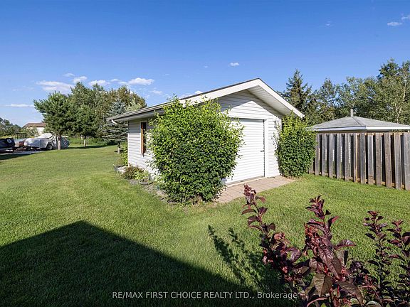 5th image of 132 Wolverine Cres