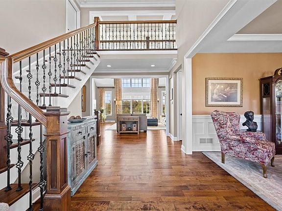 4th image of 204 Meryton Ln