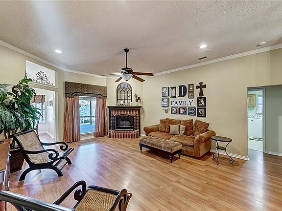 4th image of 3821 Park Oaks Ct