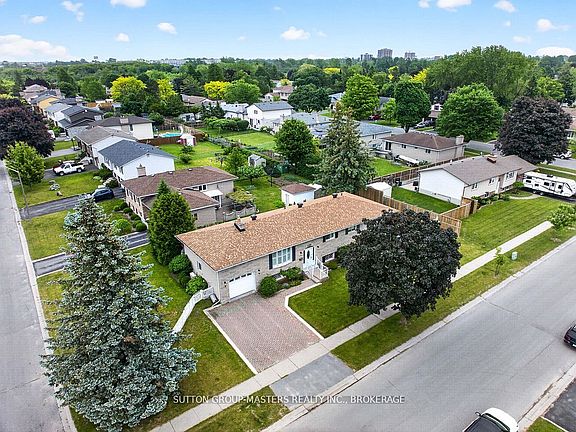 3rd image of 259 Inverness Cres