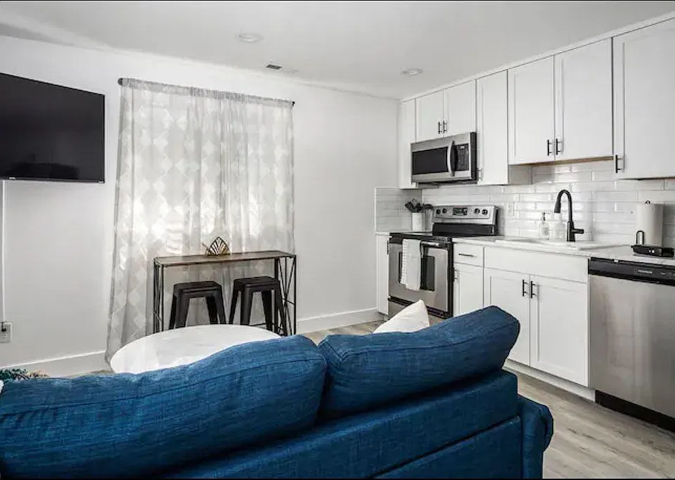 N 100th St E