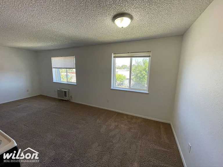 1502 S 10th Ave — Photo 4