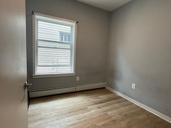 4th image of 444 Bergen Ave APT 3R