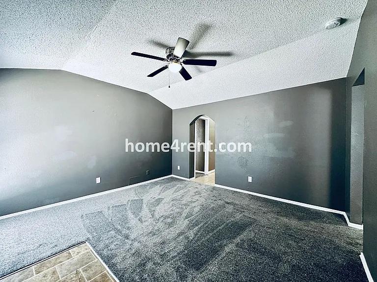 220 N Walnut St — Photo 8