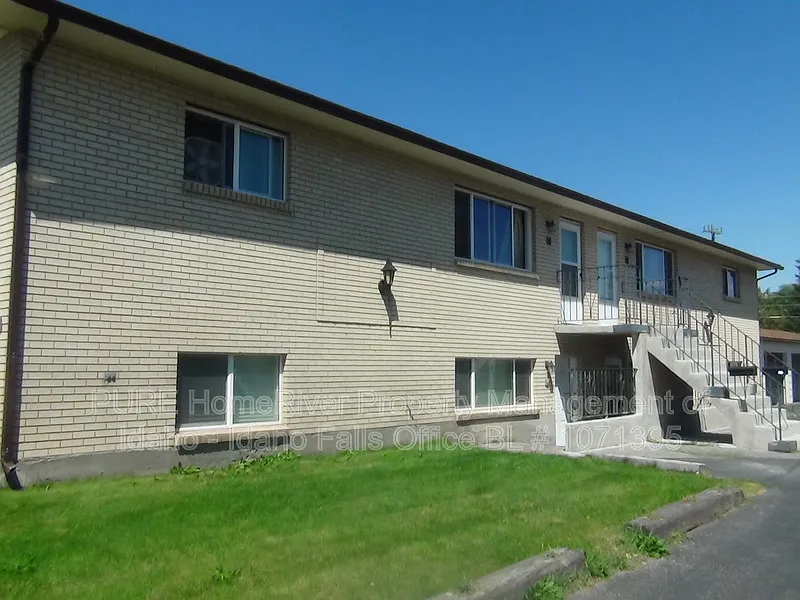2 bed, 1.0 bath, 949 sqft, $950 — Photo 2