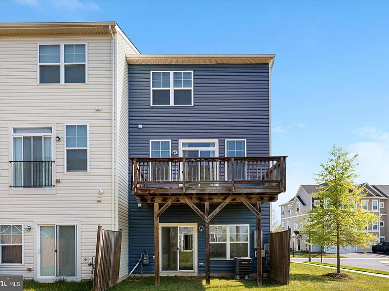 109 Splendor Garden Way — Photo 3