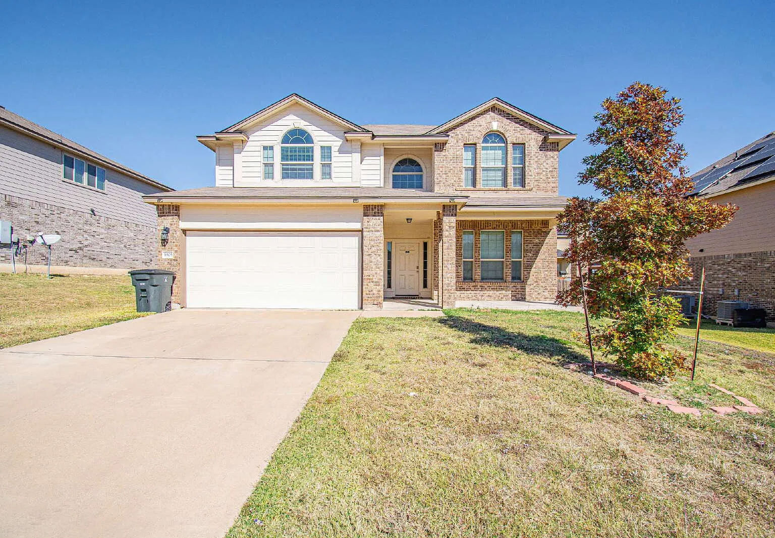 4 bed, 3.0 bath, 2221 sqft, $2,400 — Photo 1