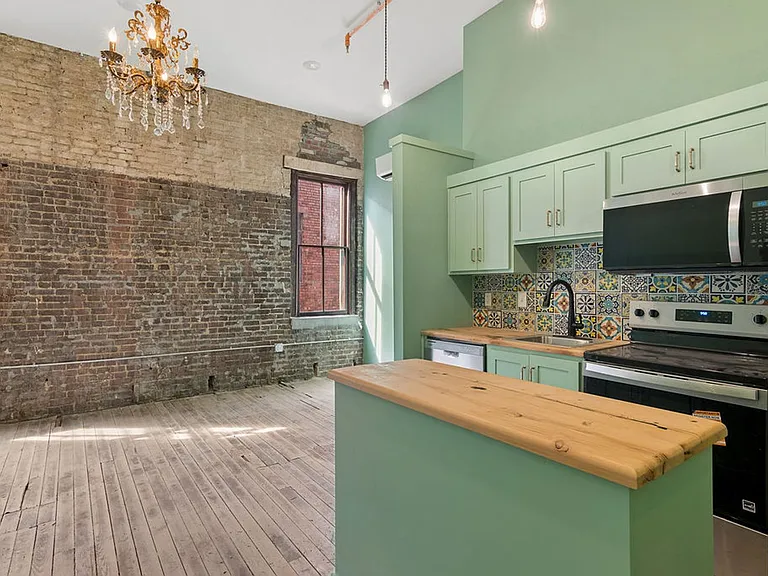 Brand new apartments in downtown Springfield! — Photo 90