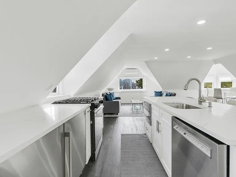 19 Hamilton Ave — Photo 5