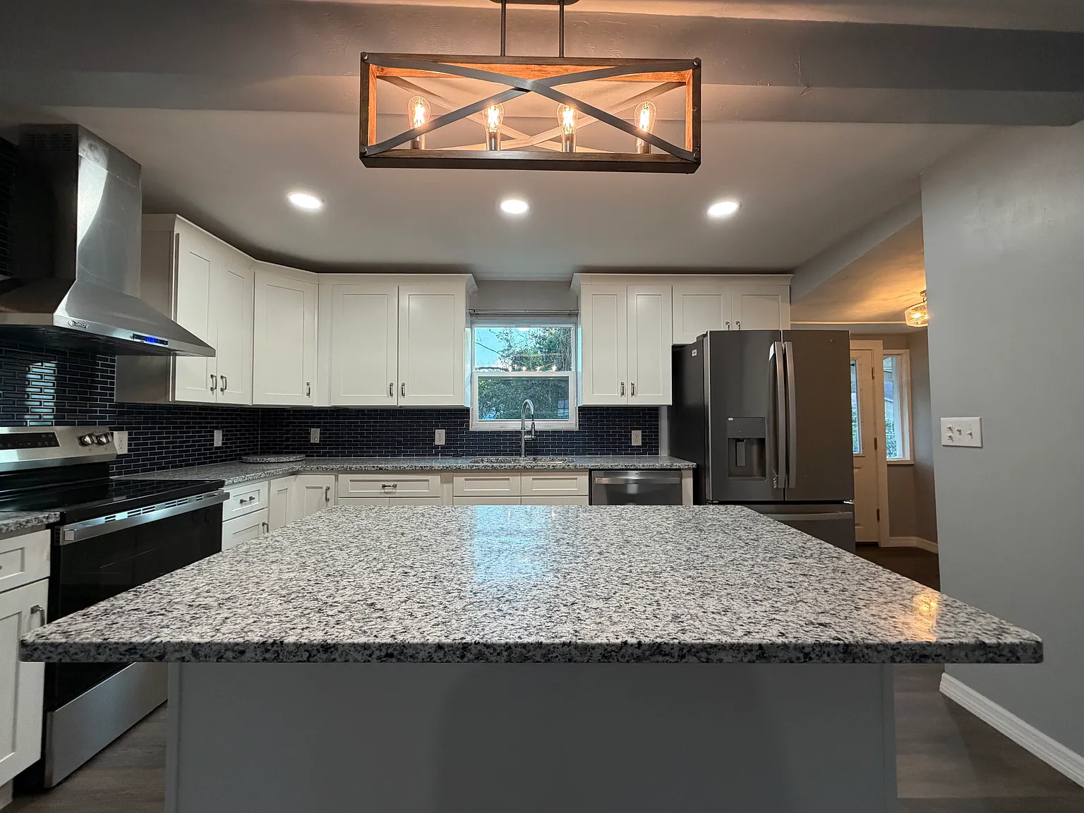 2 bed, 908 sqft, $1,850 — Photo 1