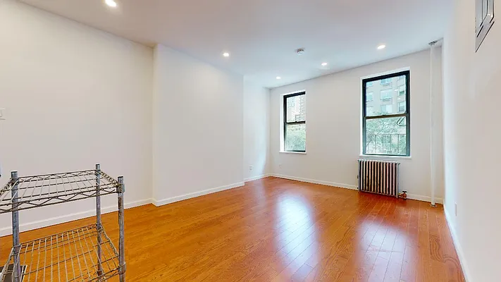 Rented by Bond New York | media 22