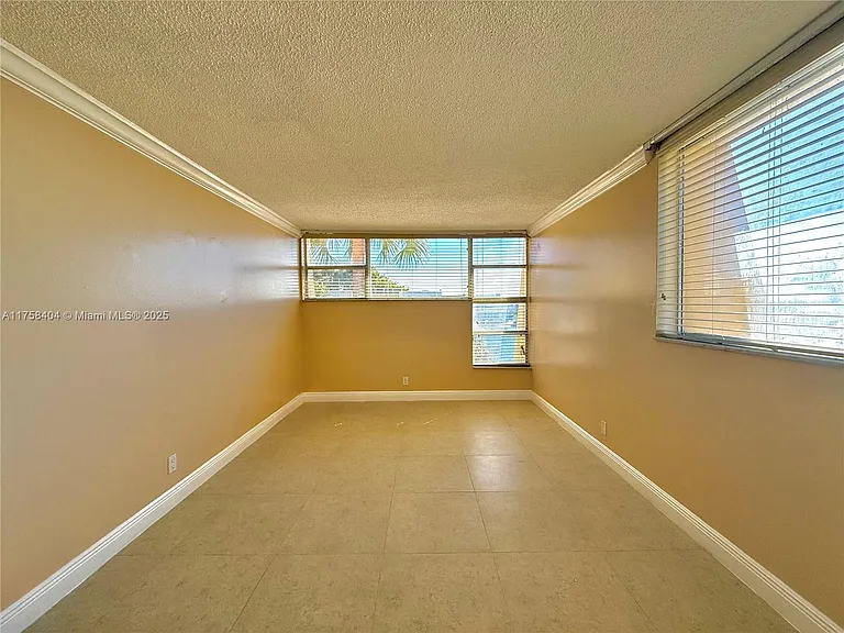 920 NE 199th St #4J — Photo 16