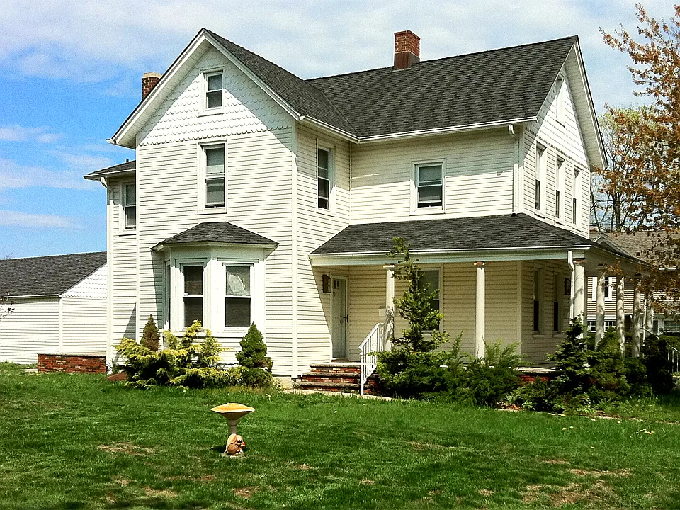 104 Hudson Ave