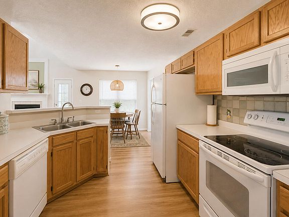 5th image of 3237 Morningdale Dr