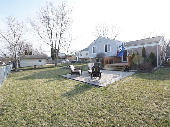 4th image of 1577 Brookview Dr
