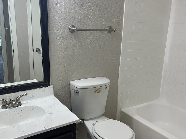 Henderson Grove Apartments — Photo 11
