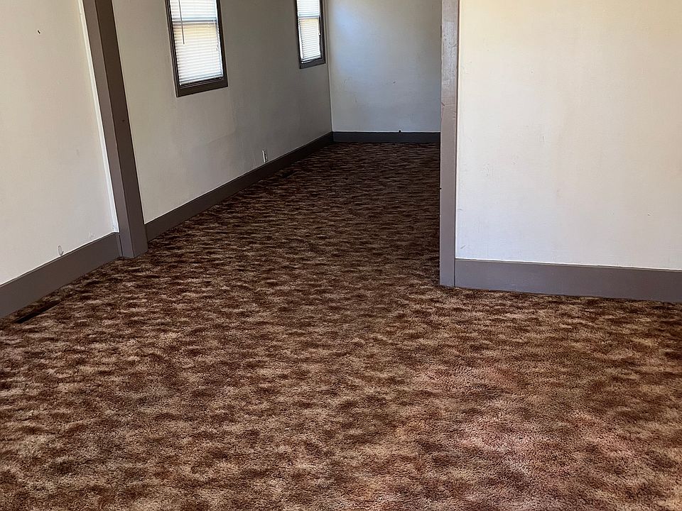 1st image of 323 Oakdale Dr
