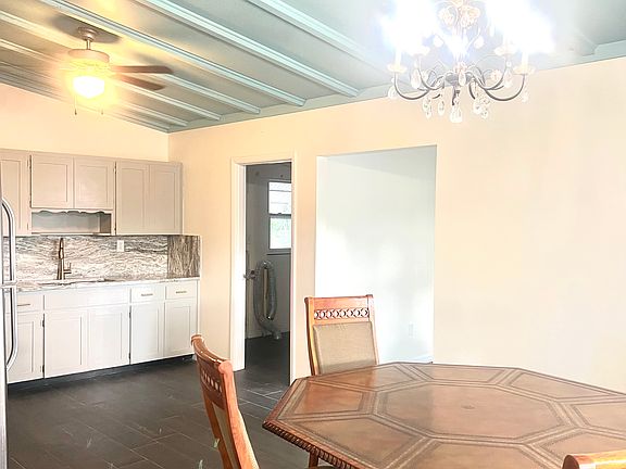 5th image of 3027 Maplewood Ave