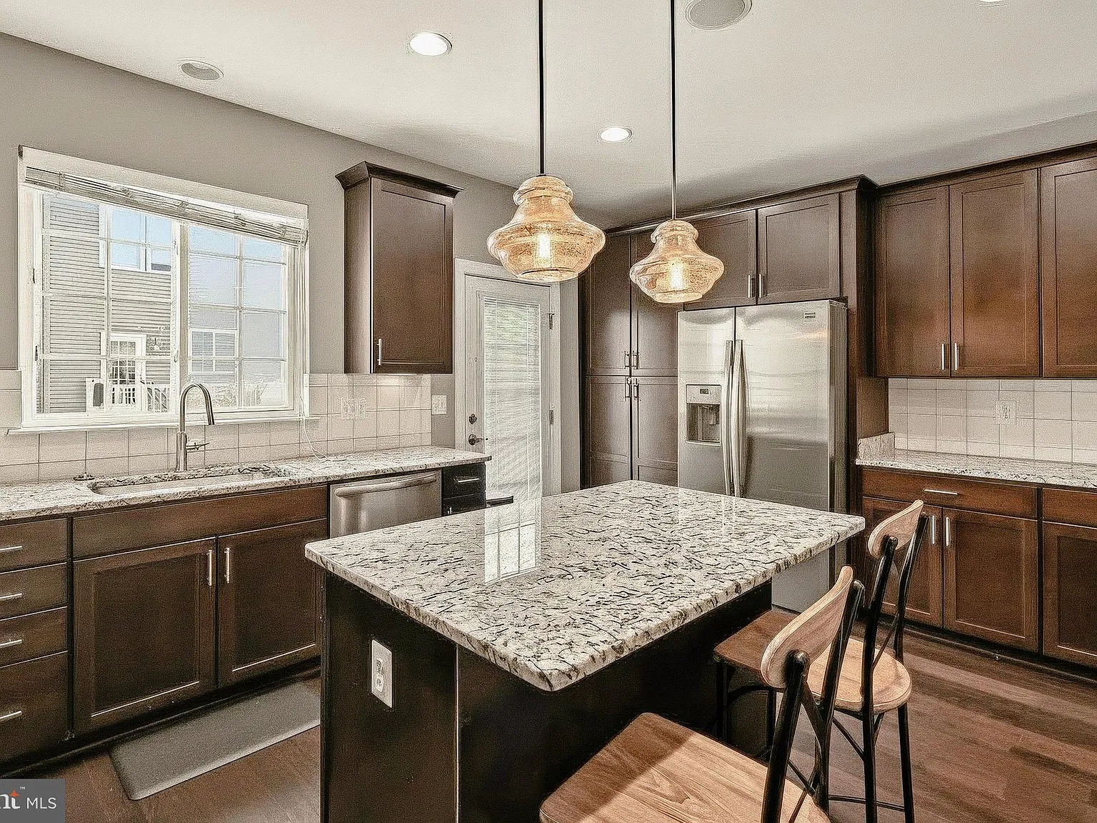 2 bed, 2.5 bath, 2373 sqft, $3,150 — Photo 4