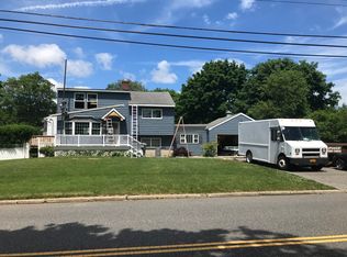534 Pat Dr, West Islip, NY 11795