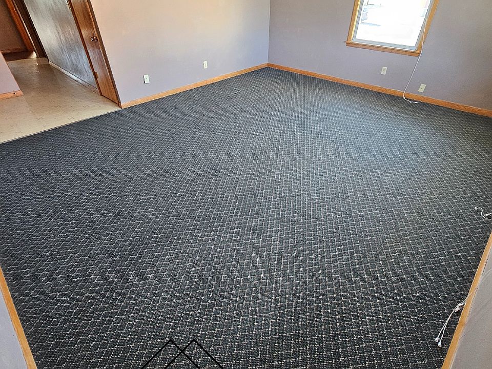 1st image of 512 1st Ave NE