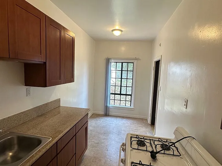 367 N Orange Grove Ave — Photo 7