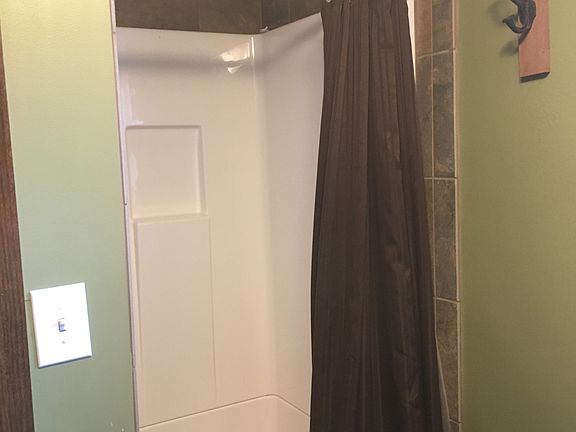 3rd image of 122 Elmwood Dr