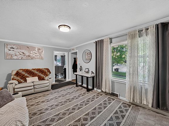 3rd image of 3118 S Michigan St