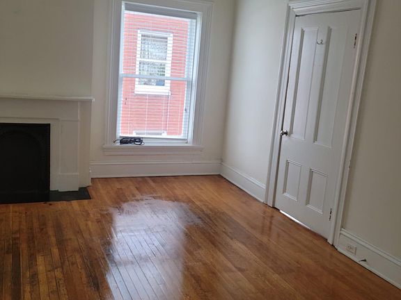 5th image of 129 S Sycamore St #5