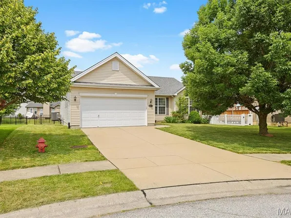 2282 Haverford Ct, Maryville, IL 62062