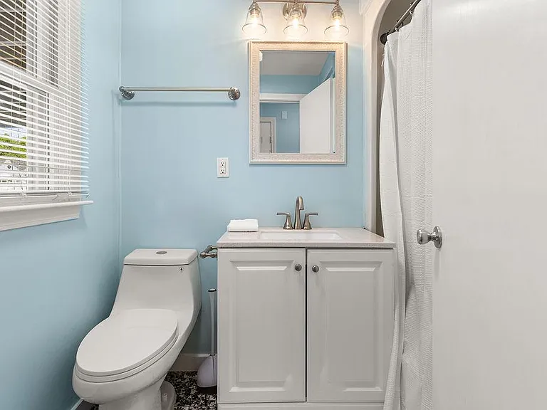 911 Ocean Blvd #8 — Photo 30
