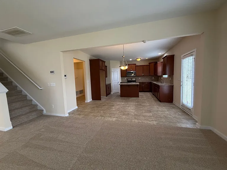 1328 Shaw Ave — Photo 9