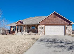 1695 Valley Quail Dr, River Falls, WI 54022