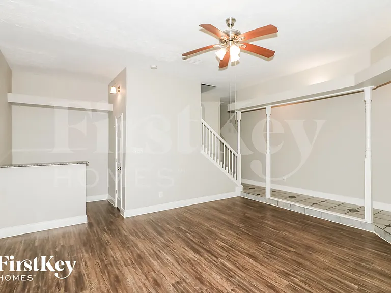 2106 Hazyknoll Ln — Photo 4