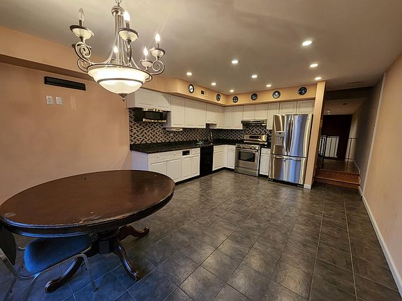 5th image of 12 Linda Ln