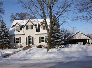 319 4th St, Hudson, IA 50643